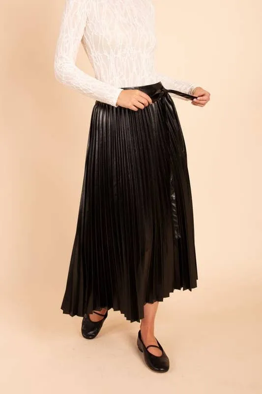 Chic Black Pleated Midi Skirt