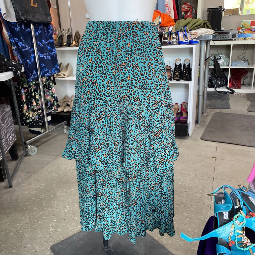 Easel animal print pleated skirt M