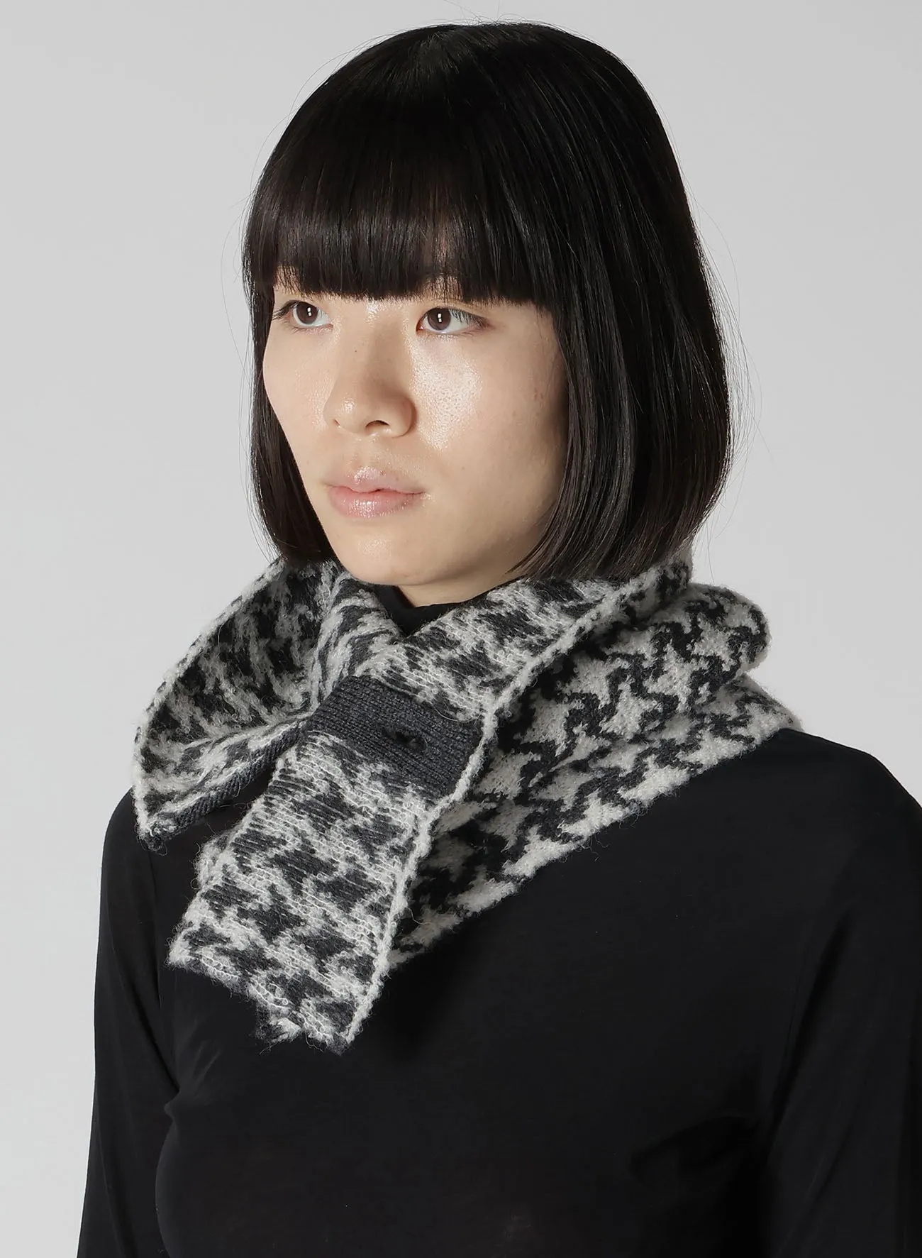 HOUNDSTOOTH L NECK WARMER