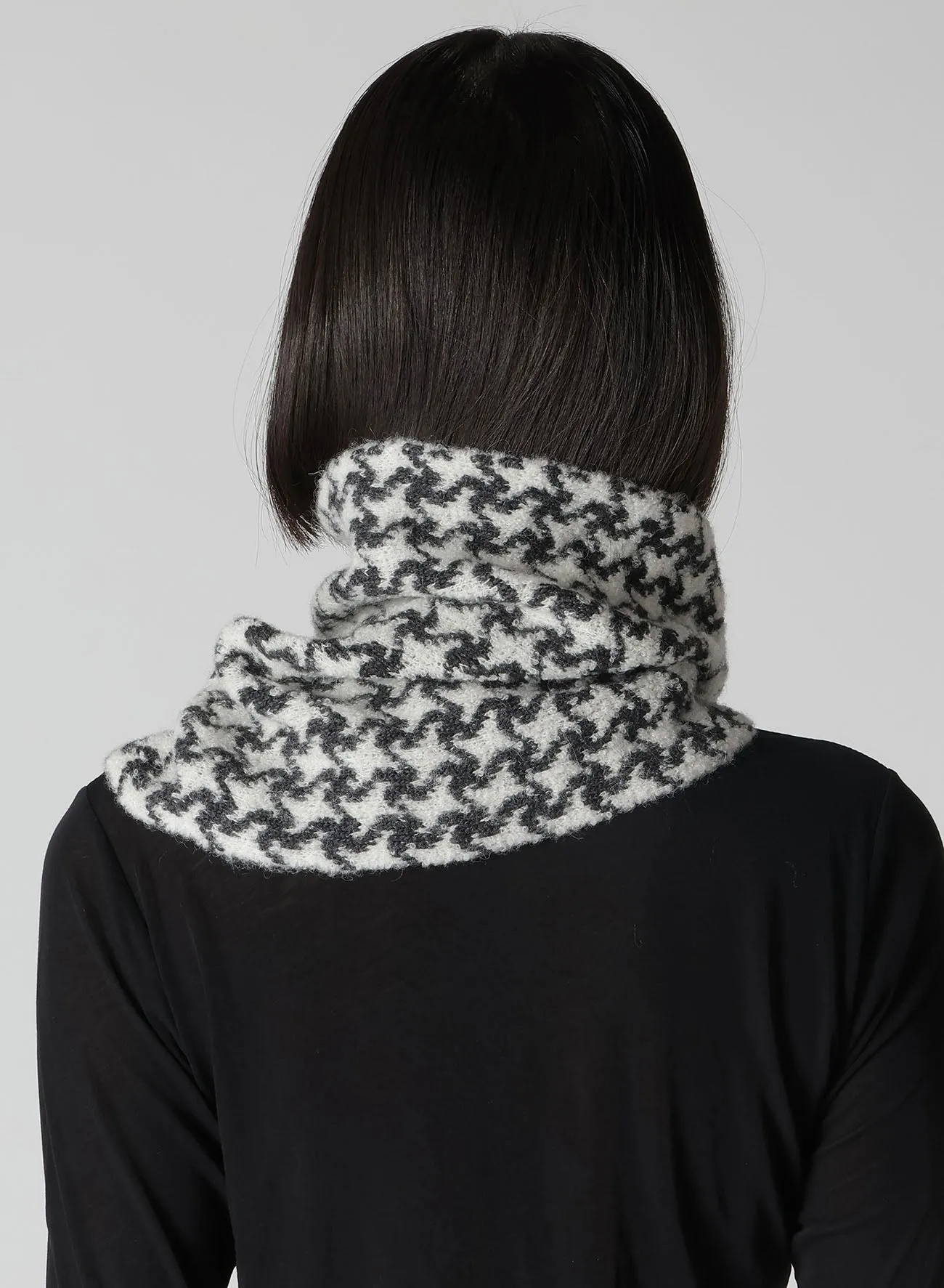 HOUNDSTOOTH L NECK WARMER