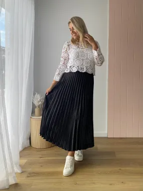 THE LONG PLEATED SKIRT